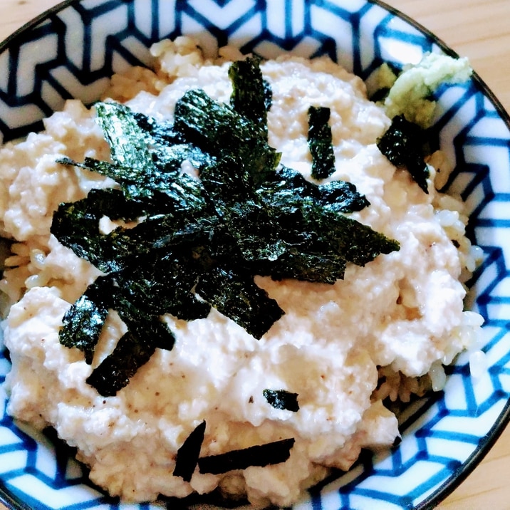 練りごまでこっくり。でもさっぱり栄養満点豆腐丼